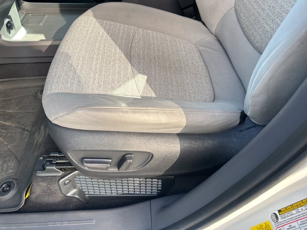 Certified 2022 Toyota Sienna LE FWD image 30