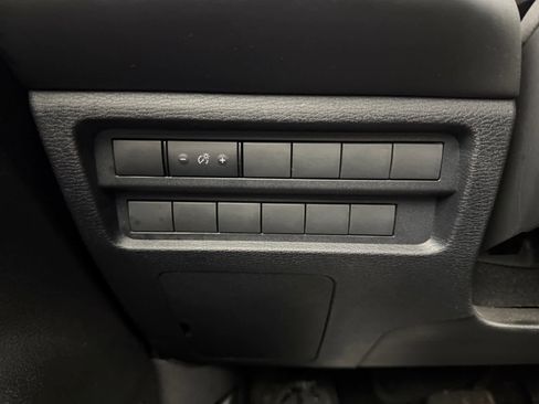 Used 2024 Mitsubishi Outlander ES image 25