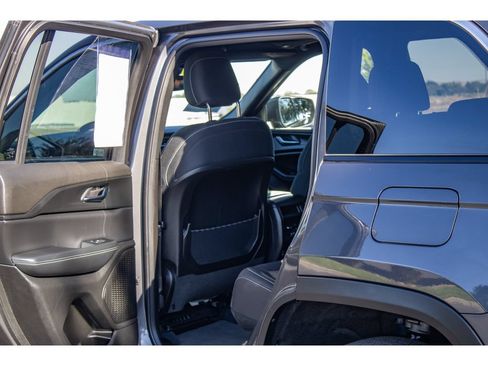 Used 2024 Jeep Grand Cherokee Laredo X w/ Luxury Tech Group I AWD/4WD image 14