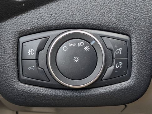 Used 2019 Ford Escape SEL image 17