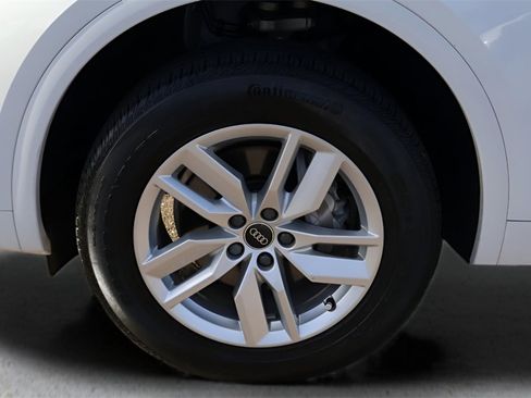 Used 2023 Audi Q5 2.0T Premium w/ Convenience Package image 9