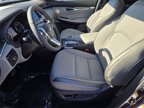 New 2025 INFINITI QX50 Luxe image 11