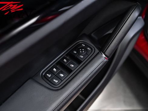 Used 2023 Porsche Cayenne AWD/4WD image 18