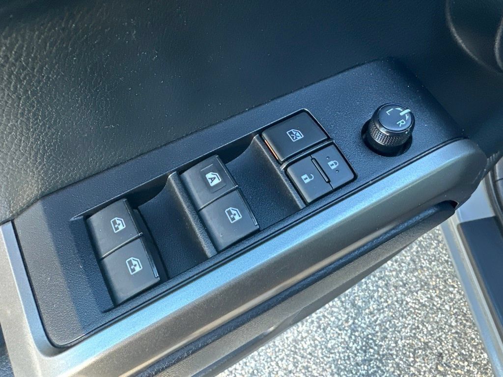 Used 2019 Toyota Tacoma SR5 AWD/4WD image 16