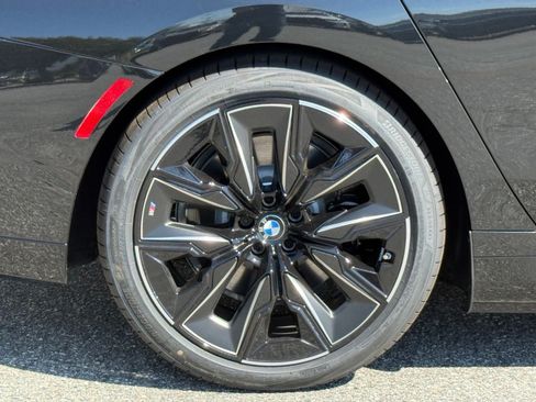 New 2026 BMW 750e xDrive w/ Premium Package AWD/4WD image 18