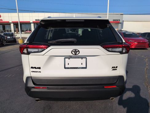 Used 2021 Toyota RAV4 XLE AWD/4WD image 4