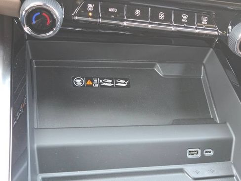 New 2026 Chevrolet Suburban High Country AWD/4WD image 30