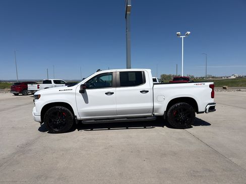 Used 2023 Chevrolet Silverado 1500 RST w/ Redline Edition AWD/4WD image 2