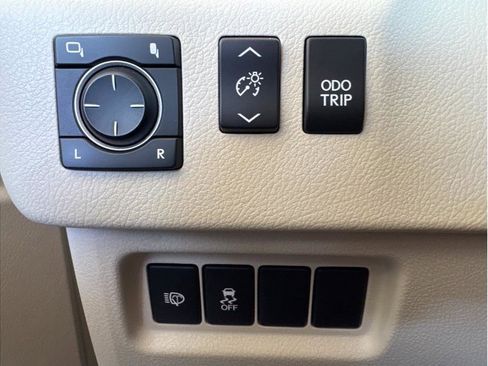 Used 2014 Lexus GX 460 w/ Premium Package AWD/4WD image 28