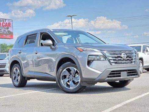Used 2025 Nissan Rogue SV w/ SV Premium Package FWD image 23