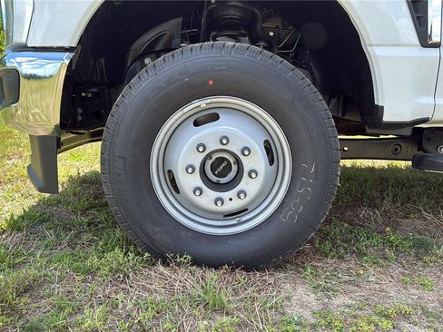 New 2026 Ford F350 XL w/ XL Chrome Package AWD/4WD image 9