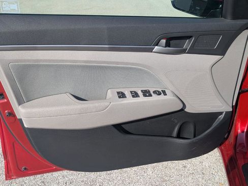 Used 2017 Hyundai Elantra SE FWD image 11