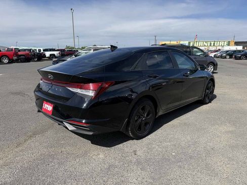 Used 2023 Hyundai Elantra SEL FWD image 5