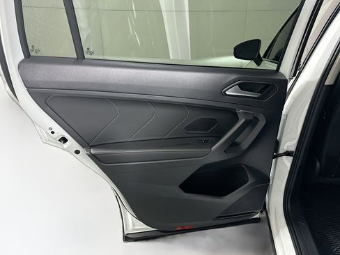 Used 2022 Volkswagen Tiguan SE w/ Panoramic Sunroof Package image 26