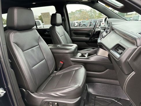 Used 2021 Chevrolet Tahoe LT w/ LT Signature Package RWD image 31