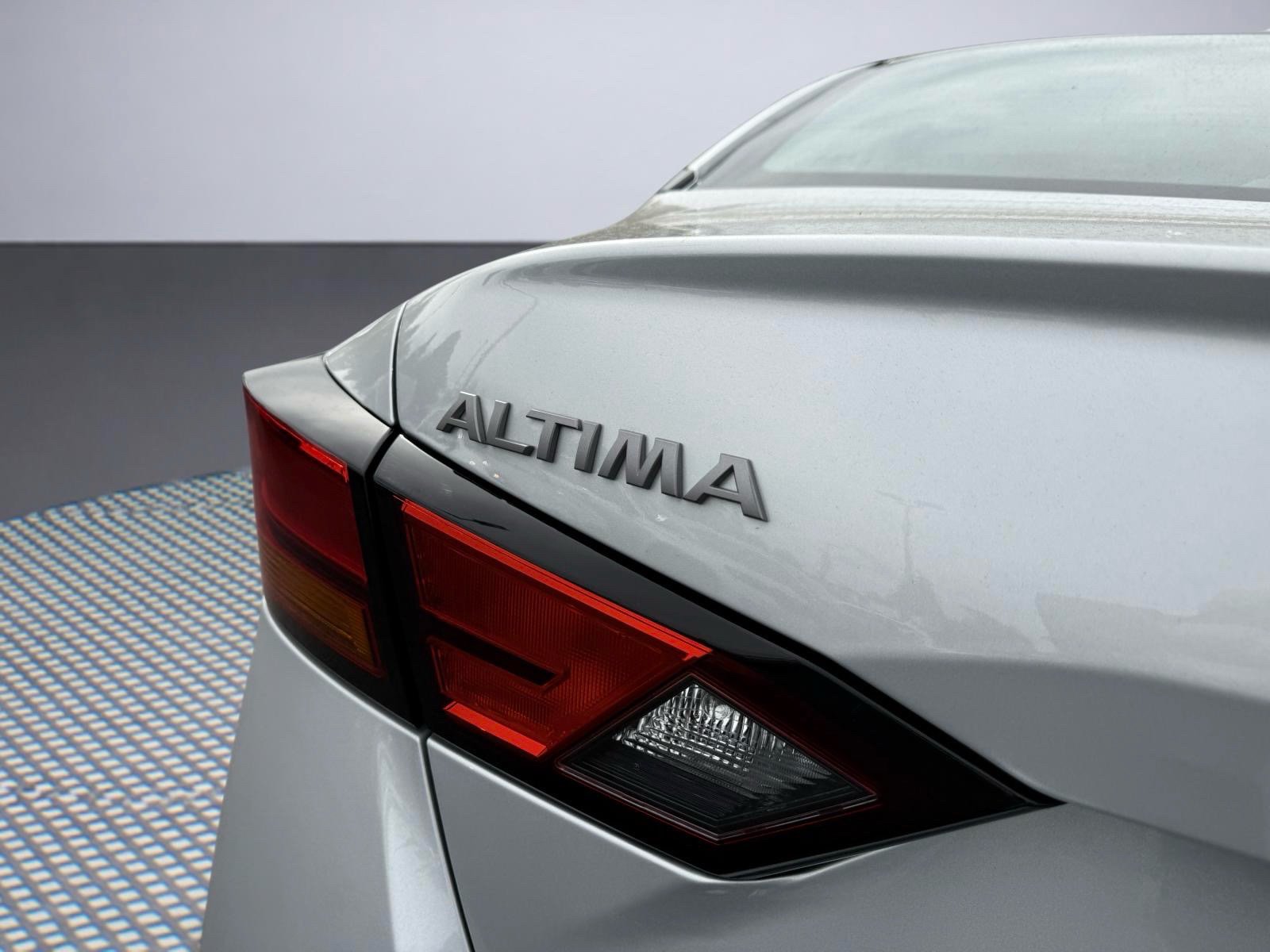 Used 2025 Nissan Altima 2.5 SV AWD/4WD image 6