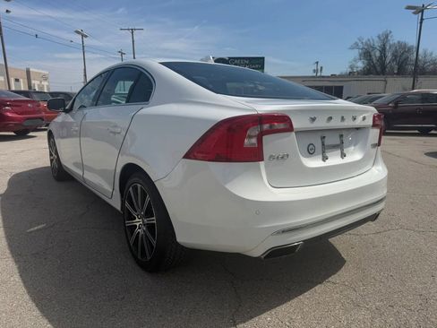 Used 2017 Volvo S60 T5 Inscription image 3