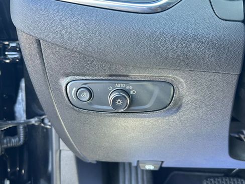 Used 2023 Chevrolet Equinox LT image 30