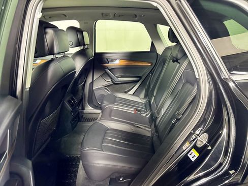 Used 2023 Audi Q5 2.0T Premium w/ Convenience Package image 20