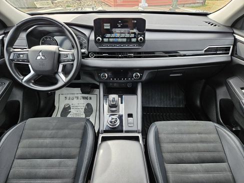 Used 2024 Mitsubishi Outlander SE image 13