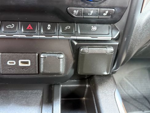 Certified 2019 Chevrolet Silverado 1500 High Country w/ High Country Premium Package AWD/4WD image 36
