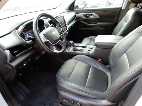 Used 2020 Chevrolet Traverse LT w/ LT Premium Package AWD/4WD image 11