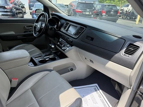 Used 2019 Kia Sedona EX FWD image 37