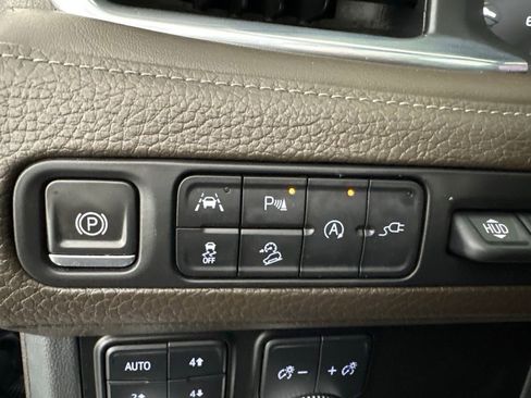 Used 2021 GMC Yukon Denali w/ Denali Premium Package AWD/4WD image 21
