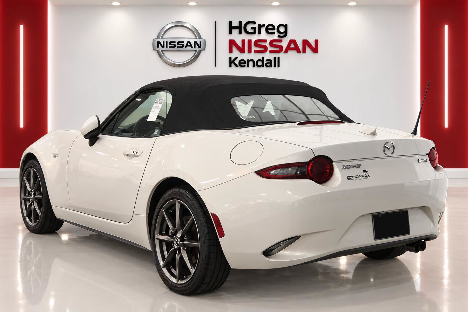 Used 2016 MAZDA MX-5 Miata Grand Touring RWD image 2