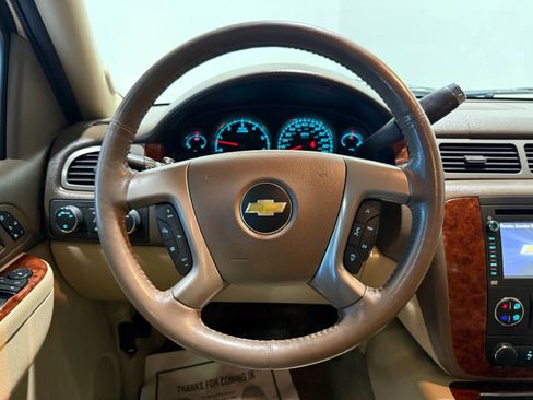 Used 2013 Chevrolet Avalanche LTZ image 16