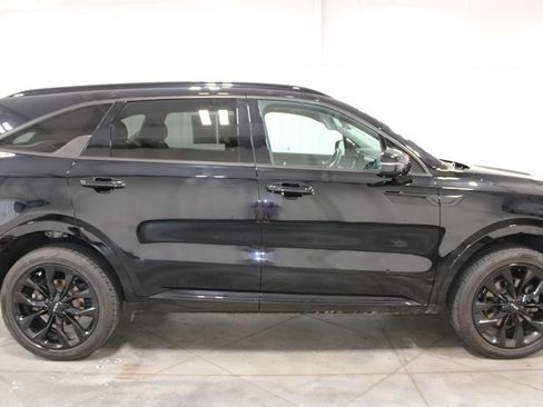 Used 2023 Kia Sorento SX AWD/4WD image 11