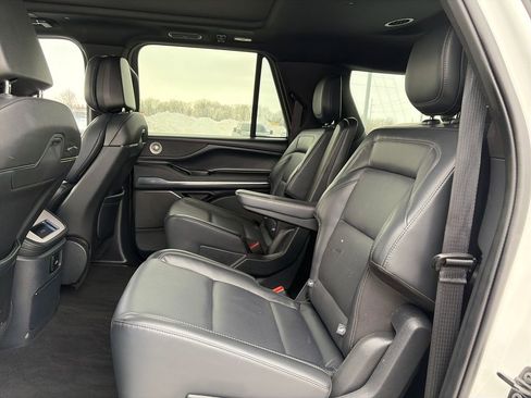 Used 2025 Lincoln Navigator L Reserve w/ Jet Appearance Package image 24