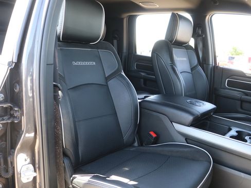 Used 2025 RAM 3500 Laramie AWD/4WD image 34
