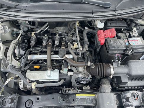 Used 2025 Nissan Versa SV image 32