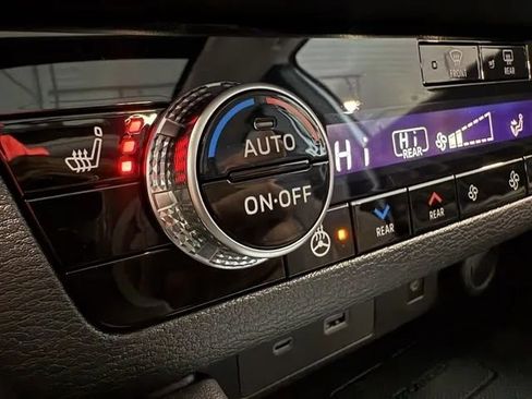 Used 2025 Mitsubishi Outlander SEL image 47