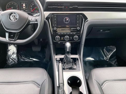 Used 2022 Volkswagen Passat 2.0T SE image 29