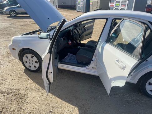 Used 2008 Suzuki Forenza Sedan image 10