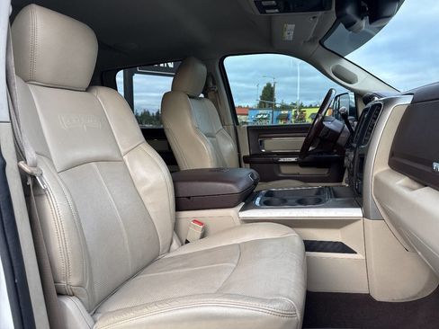 Used 2018 RAM 3500 Laramie image 13