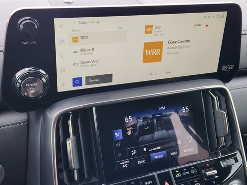 Certified 2025 Lexus LX 700h Luxury image 18