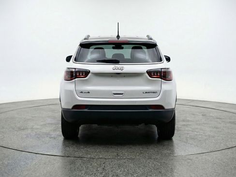 Used 2025 Jeep Compass Latitude AWD/4WD image 7