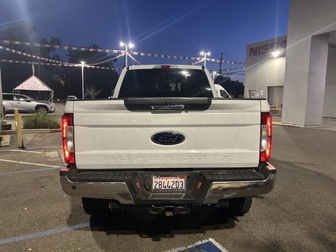 Used 2019 Ford F250 Lariat image 2