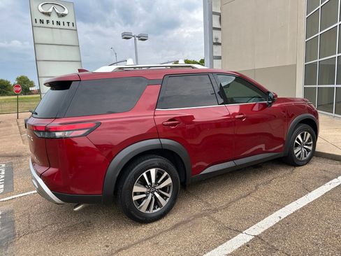 Used 2022 Nissan Pathfinder SL w/ Cargo Package FWD image 7