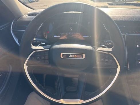 Certified 2023 Jeep Grand Cherokee Laredo image 15