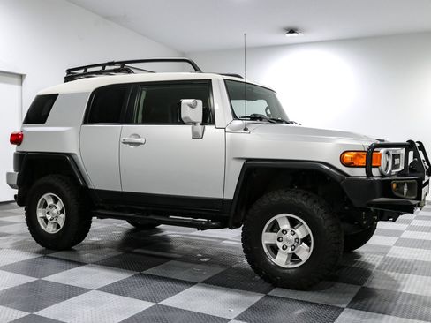Used 2008 Toyota FJ Cruiser 4WD image 8