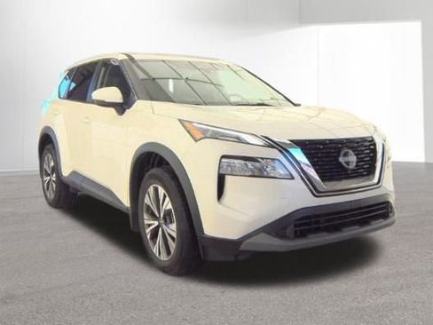 Used 2023 Nissan Rogue SV image 2