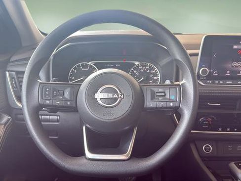 Used 2023 Nissan Rogue SV AWD/4WD image 9