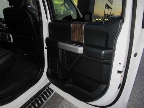 Used 2019 Ford F150 Lariat w/ Equipment Group 502A Luxury image 18