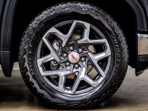 Used 2024 GMC Sierra 1500 SLT w/ SLT Premium Plus Package image 38