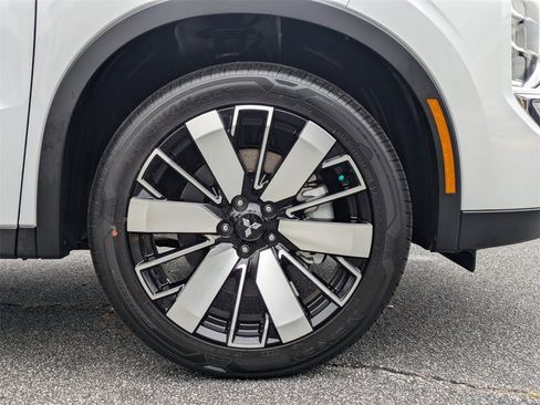 New 2026 Mitsubishi Outlander SE image 10