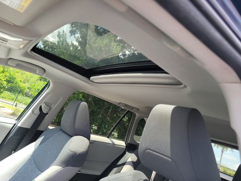 Used 2019 Toyota RAV4 XLE w/ Convenience Package FWD image 23